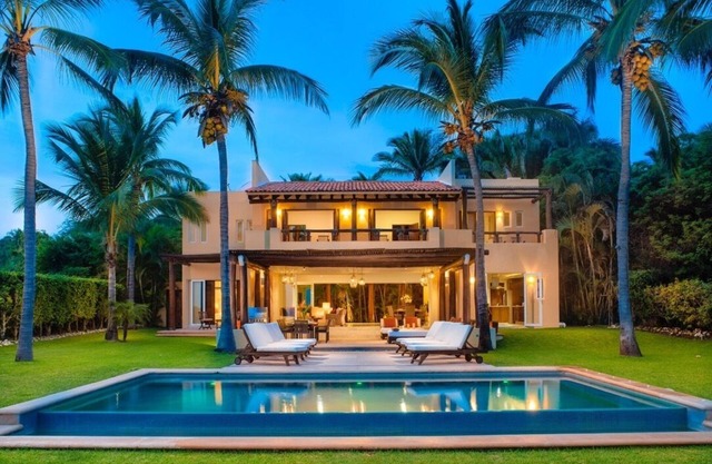 "Your Own Private Luxury resort" Frente a la playa con personal completo