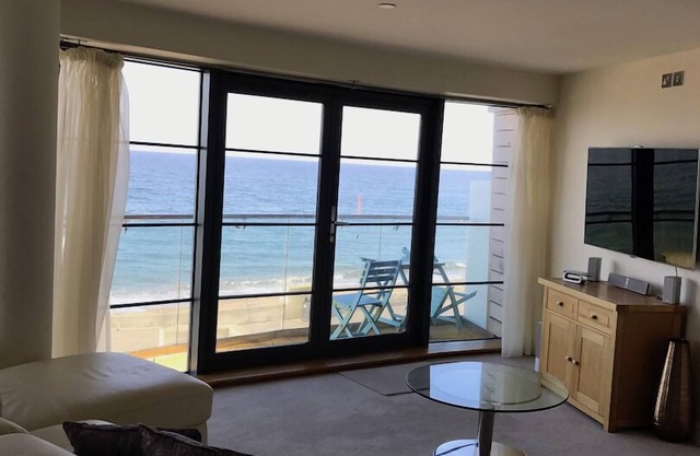 Impresionante apartamento junto a la playa con vistas al mar y al puerto
