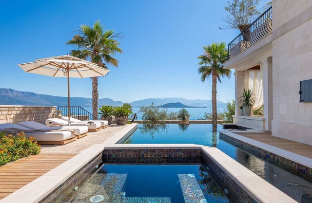 Beachside villa Heaven
