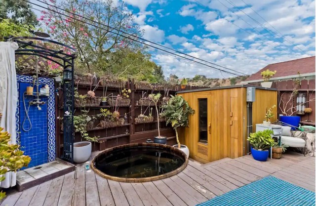 Beachwood Cabin Spa with Sauna and Hot Tub