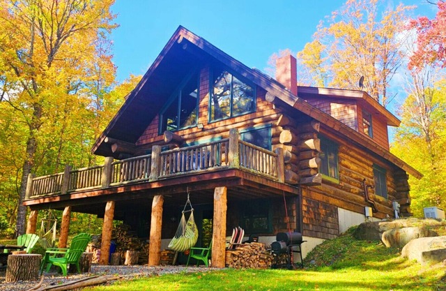 Beautiful Waterfront Log Cabin on Lake Brassua