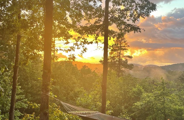 “Bear Paw Resort” View’s, Privacy, Covered decks, Outdoor spaces, Easy access