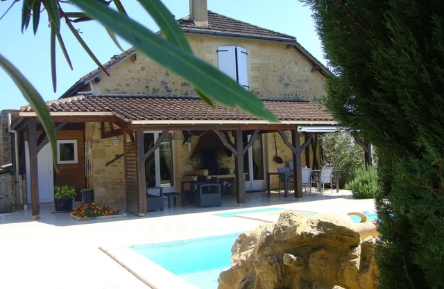 Hermosa casa con piscina cerca de Sarlat y Lascaux en Périgord Negro.