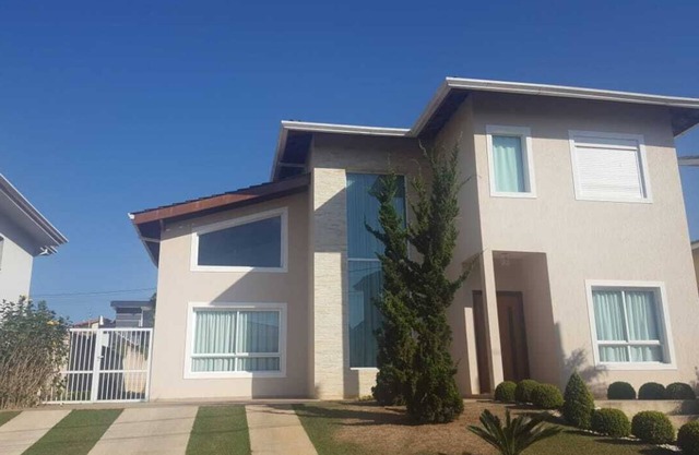 ¡CASA HERMOSA en comunidad cerrada!