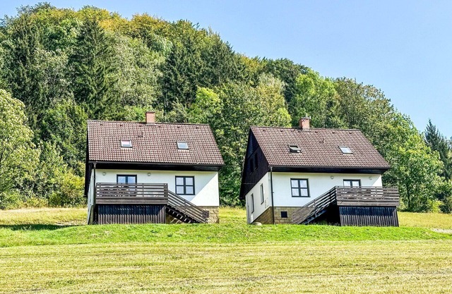 Casa de vacaciones privada con WIFI, piscina, TV, patio, mascotas permitida, vista panorámica