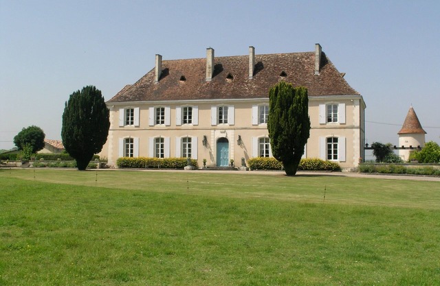 Beautiful 15th century Château in rural France ! Private Pool /Tennis court