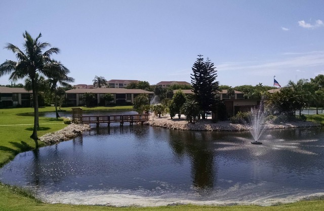 Hermoso Davis Lake 2 dormitorios / 2 baños condominio cerca de Sanibel!