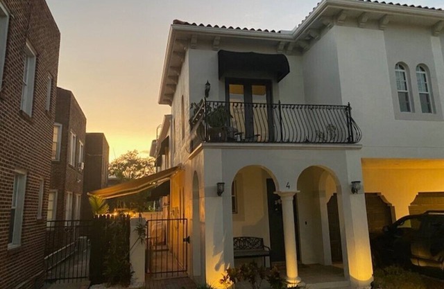 Beautiful 2-bedroom retreat steps from Hyde Park / SoHo - Amazing Location!