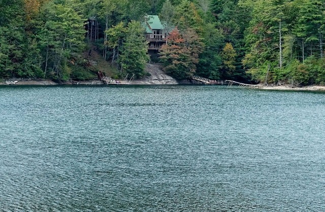 Hermosa casa de 2 pisos del lago con muelle en el lago Glenville!