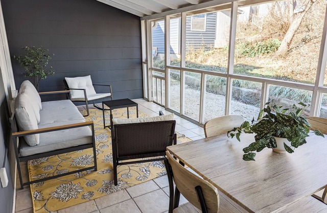 Beautiful 2bd/2ba house in Downtown Marion minutes to Blueridge Pkwy/Lake James