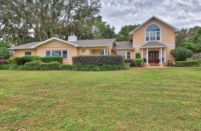 Hermosa casa 3/2 ubicada en Ocala con vista al campo de golf