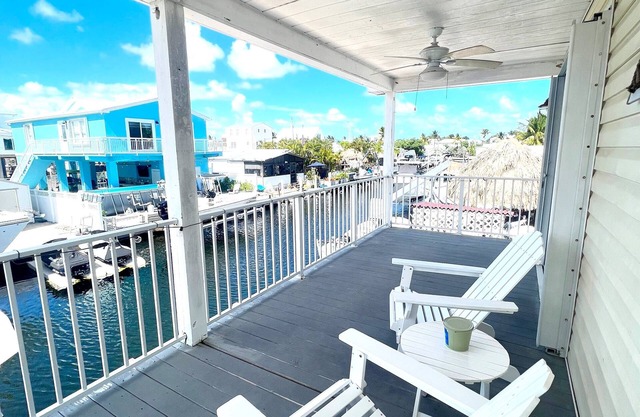 Hermoso 3/2 recientemente renovado en Canal * Playa privada * Acceso al mar