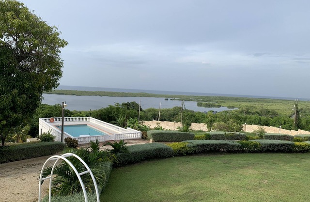 Hermosa villa de 3 dormitorios con piscina, con vistas al mar Caribe