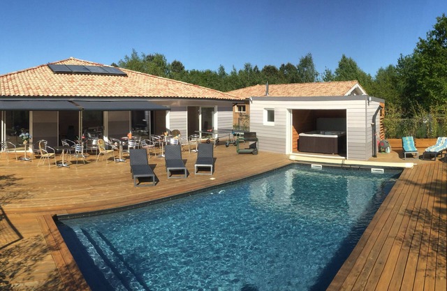 Hermosa casa de 300 m² con piscina climatizada y spa cerca del océano