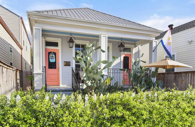 ¡Casa de escopeta bellamente restaurada en la parte alta de Nueva Orleans! Cerca del barrio francés