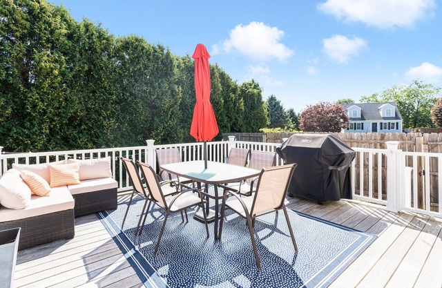 Beautiful 3BR updated home near Newport
