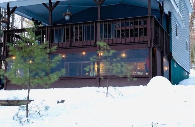 Hermoso 4 Temporada Lakefront Chalet en los Poconos!