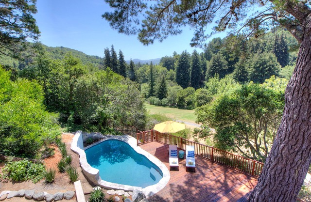 Hermosa casa de 5 dormitorios y 5 baños en el vecindario más soleado de Mill Valley