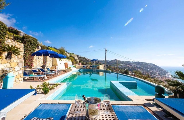 Beautiful 8 bedroom Villa overlooking the Ligurian sea