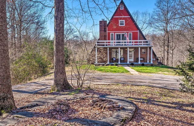 Beautiful A-Frame Cabin By Dale Hollow Lake