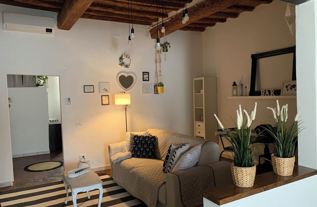 Beautiful air-conditioned apartment a few meters from the center and tram stop.