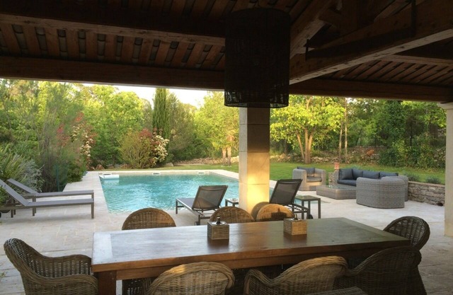 Hermosa y tranquila con piscina. 5 dormitorios. 4000m2 de jardín