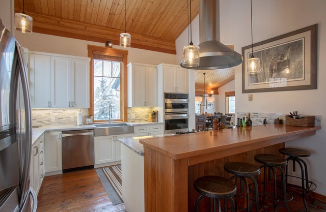 Neighborhood Comfort Wildlife Privacy w Jackson Hole Property Management