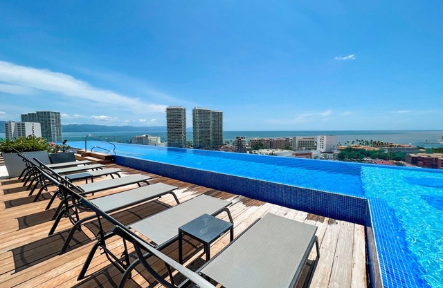 Beautiful apartament, Pool and Roof garden.