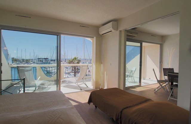 Beautiful Apartment With Port View in the City Center With Parking