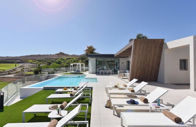 Apartamento en villa con A/C, piscina privada, WIFI, TV, terraza, mascotas permitida, aparcamiento