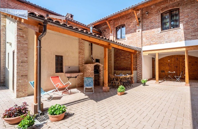 Hermoso apartamento para 3 personas con WIFI, TV, patio, mascotas permitida y aparcamiento