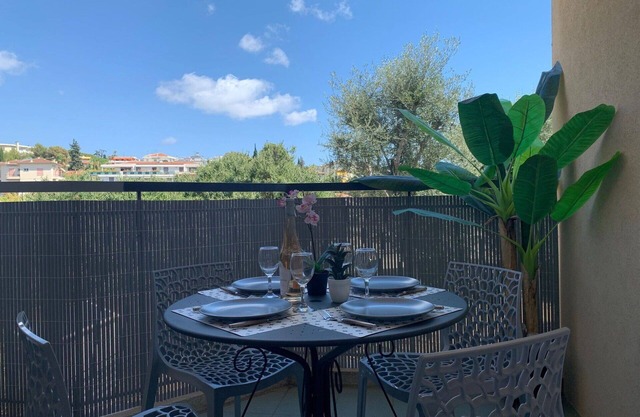 Precioso apartamento para 4 personas con WIFI, A/C, TV, terraza y mascotas permitida