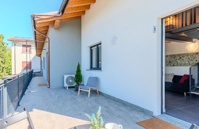 Hermoso apartamento con piscina, WIFI, A/C, TV, patio, vista panorámica y aparcamiento