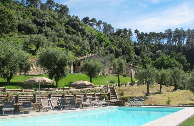 Apartamento en villa con piscina privada, WIFI, A/C, TV, terraza, mascotas permitida, aparcamiento