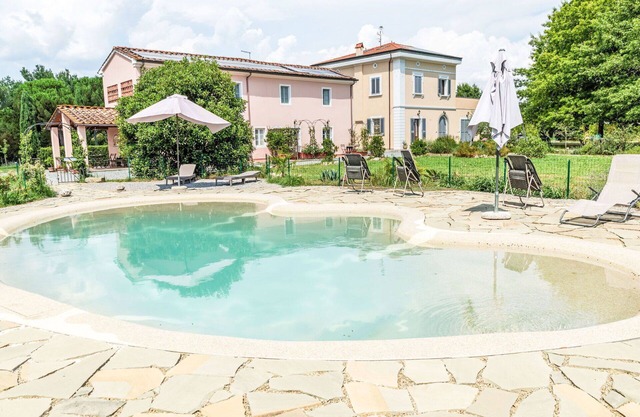 Bonito apartamento para 4 personas con A/C, WIFI, piscina, patio, mascotas permitida y aparcamiento