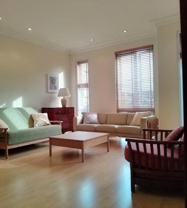 Beautiful apartment underground parking, balcony in Kew, Richmond Archives London