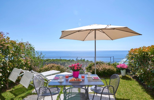 Precioso apartamento con jardín con vistas al mar en Resort & Spa