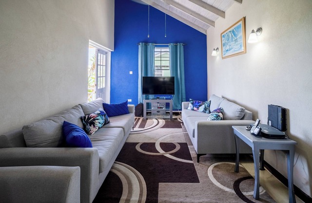 Hermoso, acogedor, espacioso apartamento de 2 dormitorios con piscina cerca de la playa, club de golf.