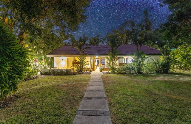Beautiful Beachfront Home in Esterillos