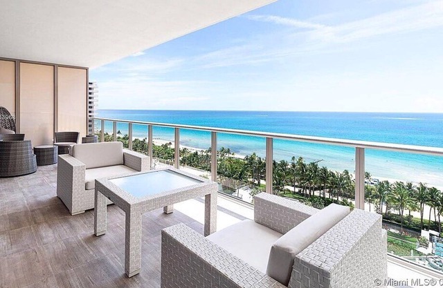 Hermoso condominio frente a la playa en el St. Regis Hotel