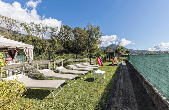 Casa Vacanza Elena, con vistas a la montaña, jardín, balcón y Wi-Fi; admite mascotas