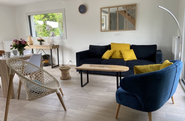 Beautiful contemporary house 2 minutes from the beach