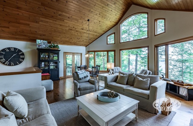 Beautiful Cottage & Bunkie w/ Unbeatable Boathouse Deck! South Rosseau! Sunsets!