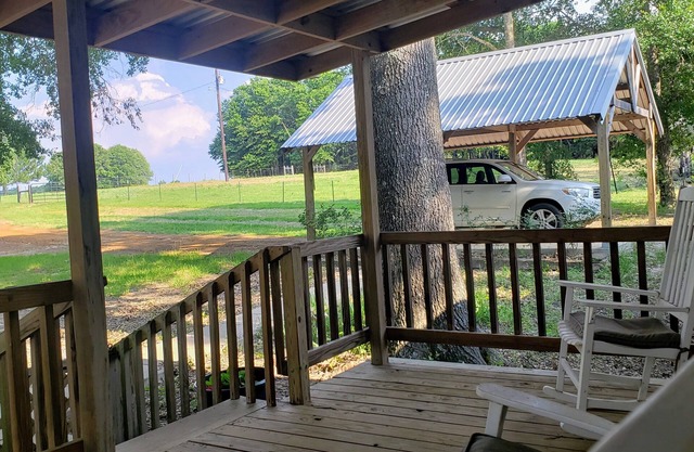 Beautiful country setting! Nearby historic east tx towns, Lakes and State Park.