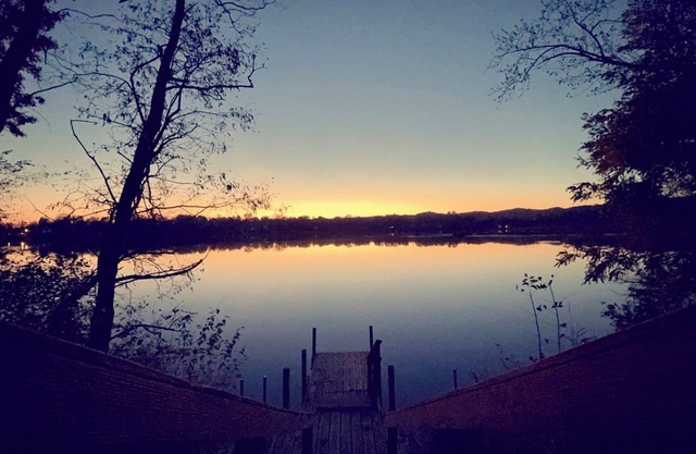 Hermosa casa acogedora lago en 2 y 1/2 hectáreas!