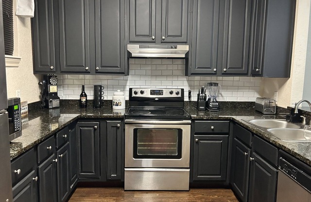 Beautiful Cozy Townhome 5 mins from Downtown New Orleans!!