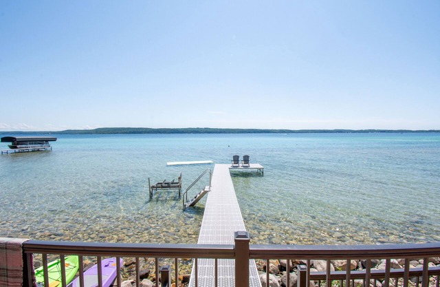 Crystal Lake Waterfront, aire acondicionado, muelle privado, kayaks, tablas de paddle
