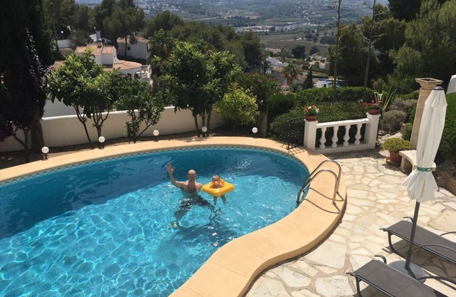 Hermosa villa independiente en Moraira con piscina propia!