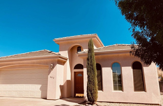 Beautiful family friendly 4 bedroom near Zion NP with all the comforts of home.