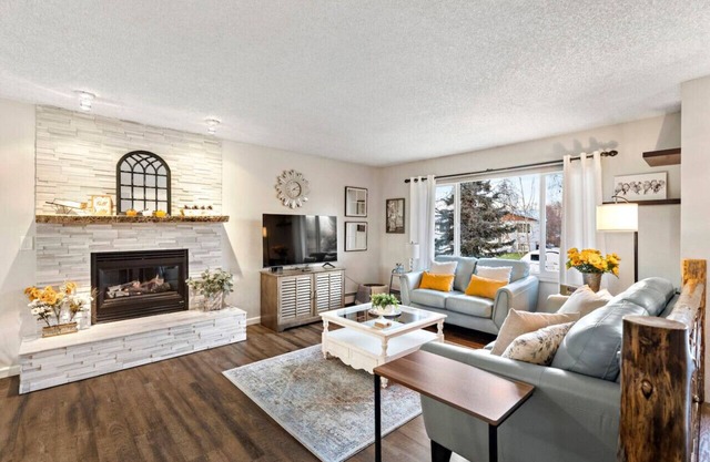 Beautiful Family Getaway w/ Fireplace, Deck, Yard & Game Room
